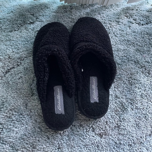 black slippers. size - 7/8 - Picture 1 of 3